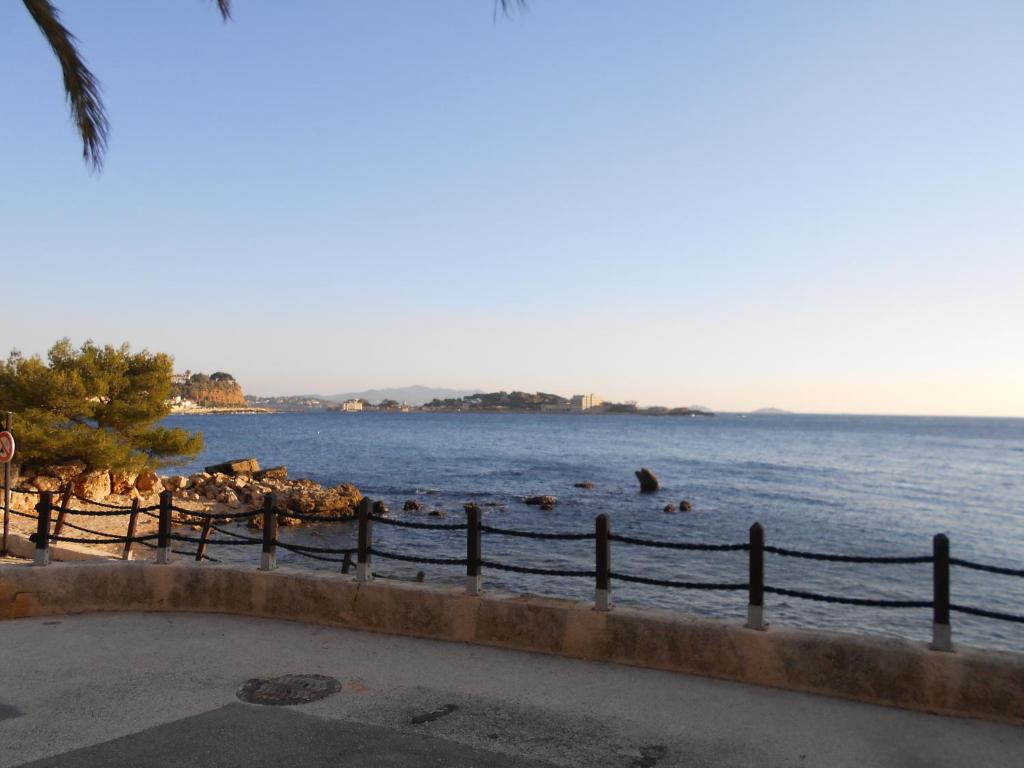 Appartement t2 bord de mer au calme le Renecros2 rue albert premier 55impasse du canet, 83150 Bandol