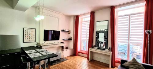 Appartement T2 COSY - CAPITOLE - CALME - Wi-Fi - NETFLIX 1er étage 44 Rue Saint-Rome Toulouse