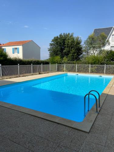 T2 en résidence avec piscine proche île madame et océan Port-des-Barques france