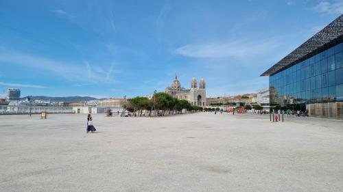 T2 la Joliette sur notre dame Marseille france