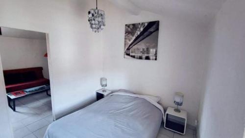 Appartement T2 meublé Toulon côte azur - 4 personnes max Entrée A 31 Traverse Lacordaire Toulon