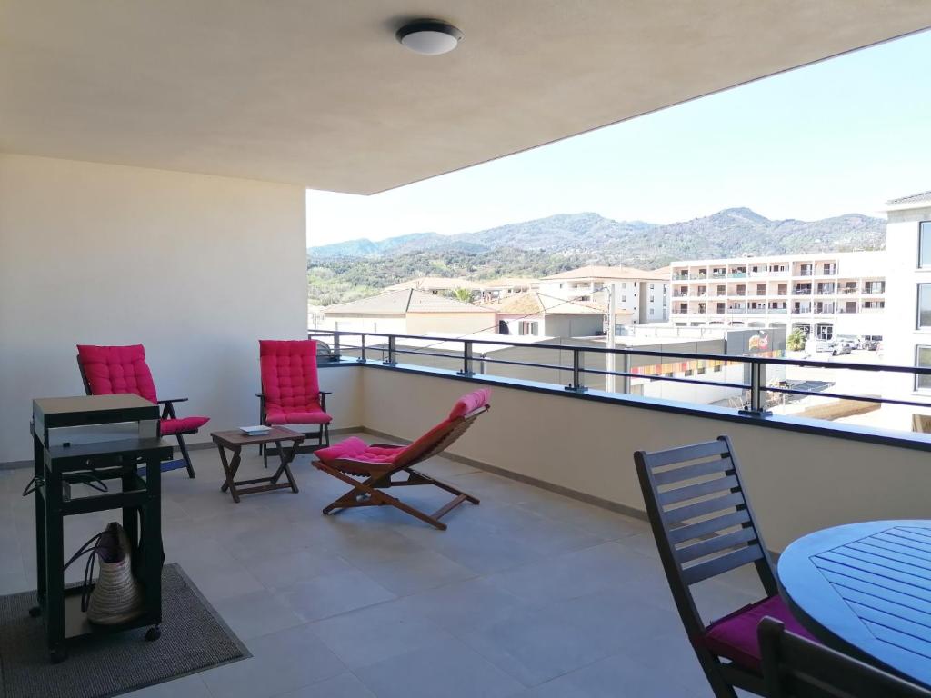 Appartement T2 neuf avec belle terrasse proche plage Résidence U Centru Bat B Folelli, 20213 Folelli