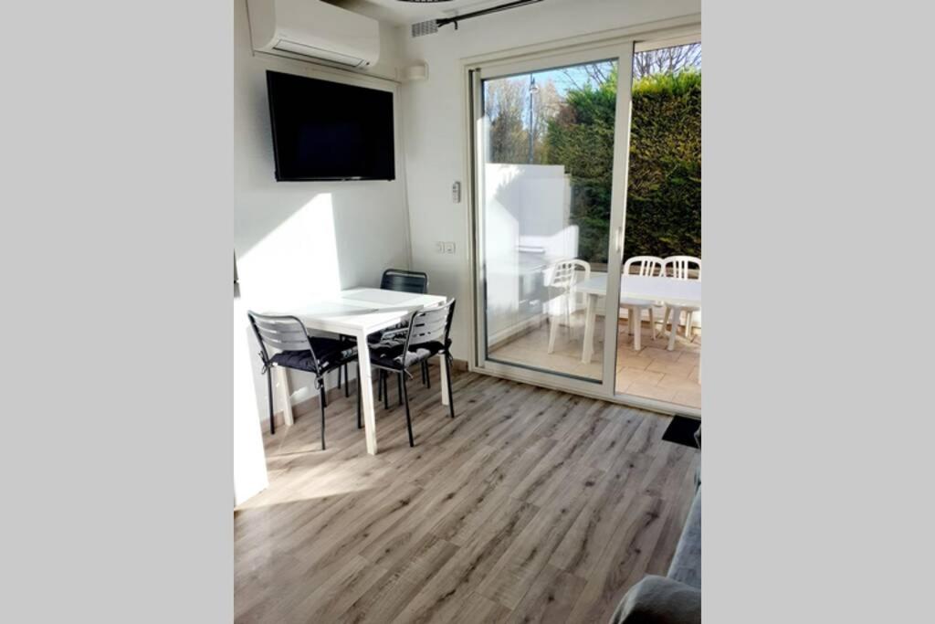 Appartement T2 Rez de chaussée climatisé jardin parking privé Appart n°10 415 Avenue des Hespérides  résidence  ST Christophe APPART n°10, 34540 Balaruc-les-Bains