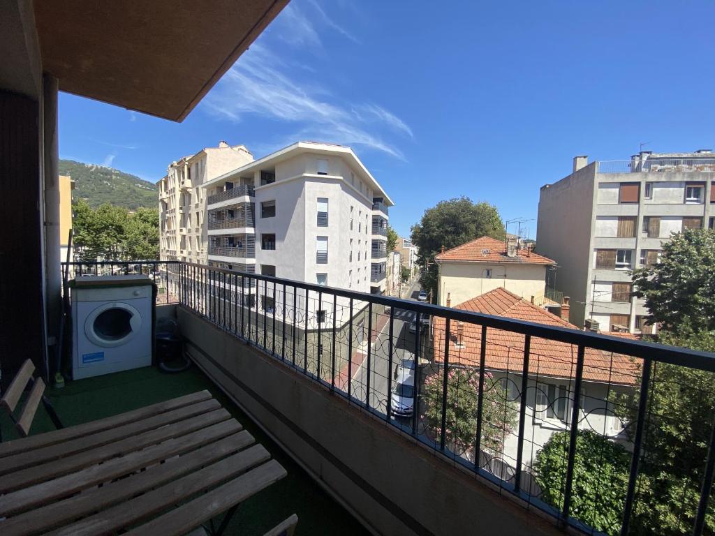 Appartement T2 St Jean 5' port/gare balcon Clim wifi 3 6 Boulevard du 11 Novembre 1918, 83000 Toulon