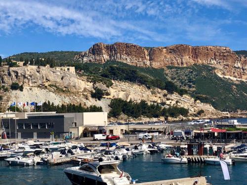 T2 VUE IMPRENABLE SUR CASSIS Cassis france