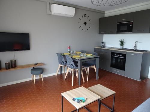 Appartement T3 150 m de la plage, climatisation, piscine et parking privatif - Le Lavandou Bâtiment ANDROS - Appartement 215 25 Avenue Président Vincent auriol Le Lavandou