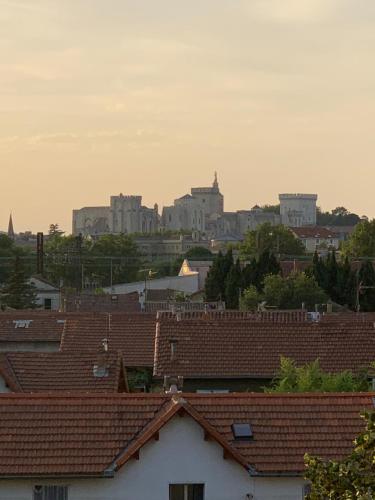 Appartement T3 avec PARKING privé 500m remparts walls Bâtiment À - 3ème étage 38 bis Avenue des Sources Avignon