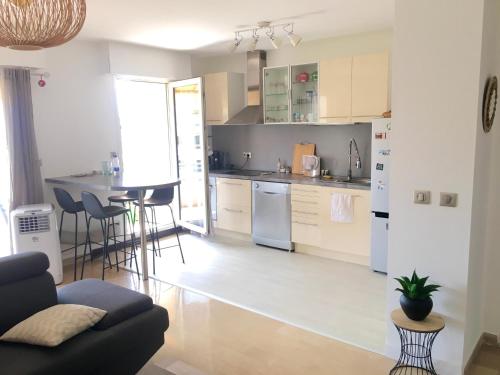 Appartement T3 avec piscine à 5min de Cannes Résidence Le panoramic 213 Voie Julia Mougins