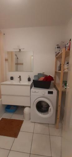 Appartement T3 Confortable-Airbus by foot-Swimming pool- Wifi FIBRE Appt 403 - RDC 10 Rue de Négo Saoumos Toulouse