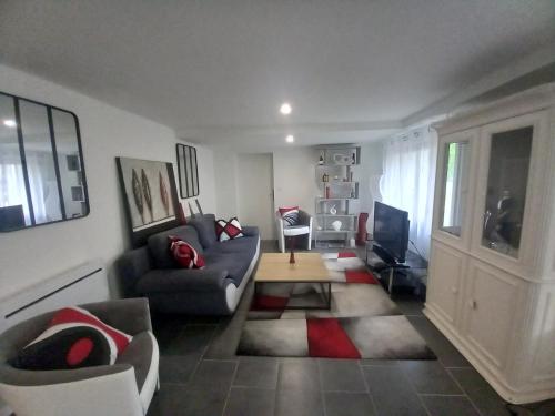 Appartement T3 cosy, grand jardin, à 200 m de parc ST Nicolas, plusieurs parkings Angers 98 Avenue du Commandant Mesnard Avrillé