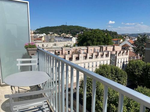 Appartement T3 Hypercentre-dernier étage-Balcon-Garage-Queen beds-vue panoramique entrée B, 7 ème étage 1 Rue des Touristes Saint-Étienne