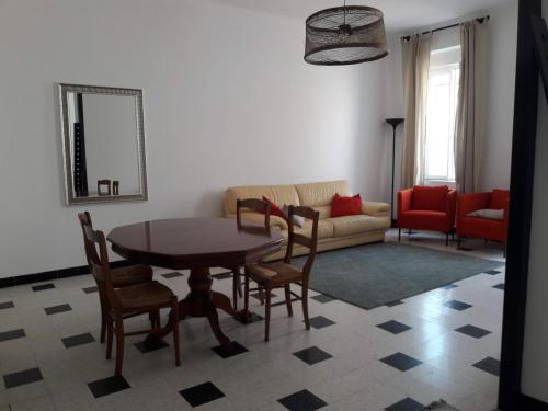 Appartement T4- terrasse 50m², garage, centre-ville 9 Rue Arago Narbonne