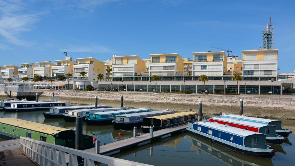 Bateau-hôtel Tagus Marina Edifício Nau, Passeio do Adamastor, Marina do Parque das Nações, 1900-000 Lisbonne