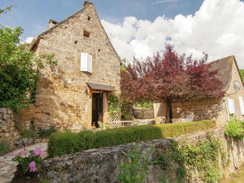 Tasteful Cottage in Roziers with Terrace Garden BBQ Parking Lissac-sur-Couze france