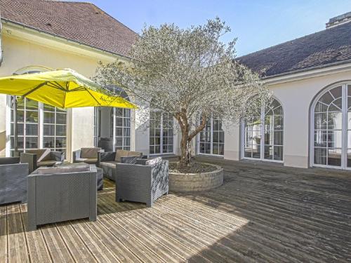 Tasteful holiday home in Aure sur Mer with garden Sainte-Honorine-des-Pertes france