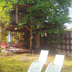 CABANE CERISE DANS L'ARBRE Etapeboisee