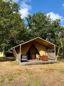 Camping la Kahute, tente lodge au coeur de la forêt
