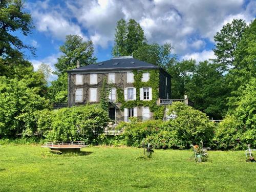 Chalets dans la parc d'un manoir du XIXème siècle