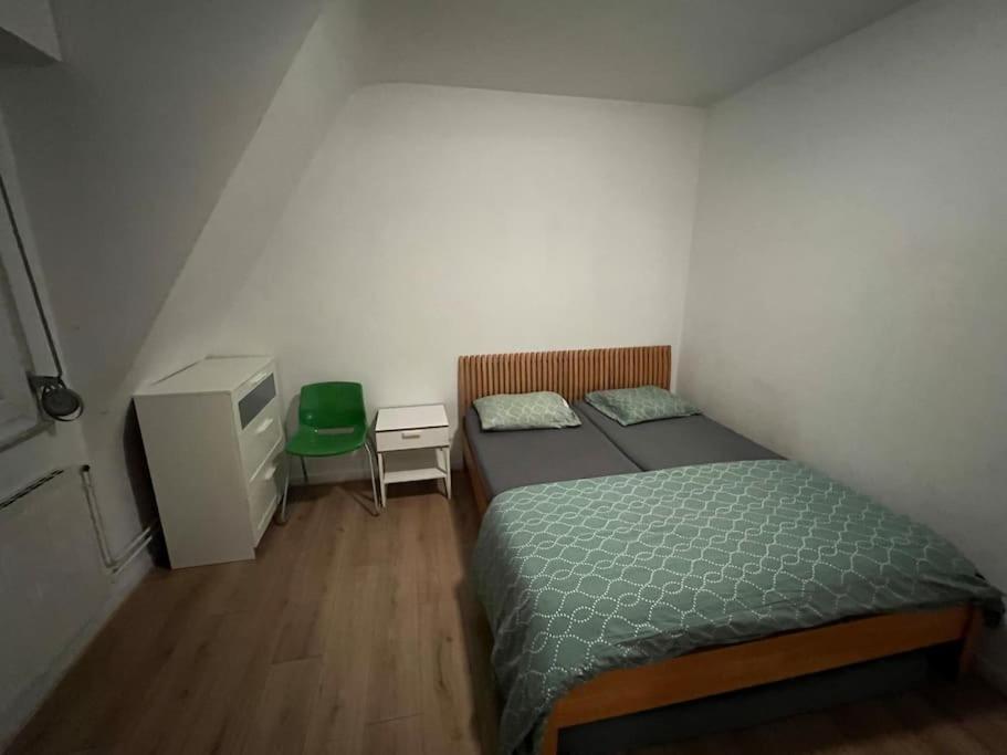 Chalets dans la parc d'un manoir du XIXème siècle 81260 Anglès