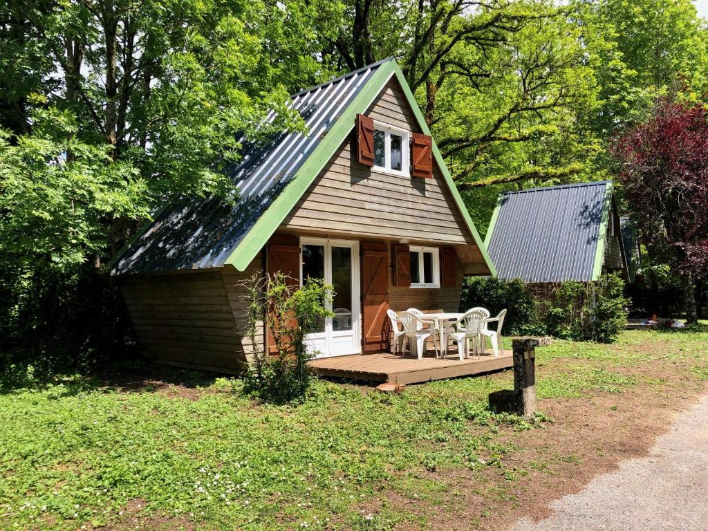 Tente de luxe Chalets dans la parc d'un manoir du XIXème siècle Manoir de Boutaric, route de lacabarède 81260 Anglès