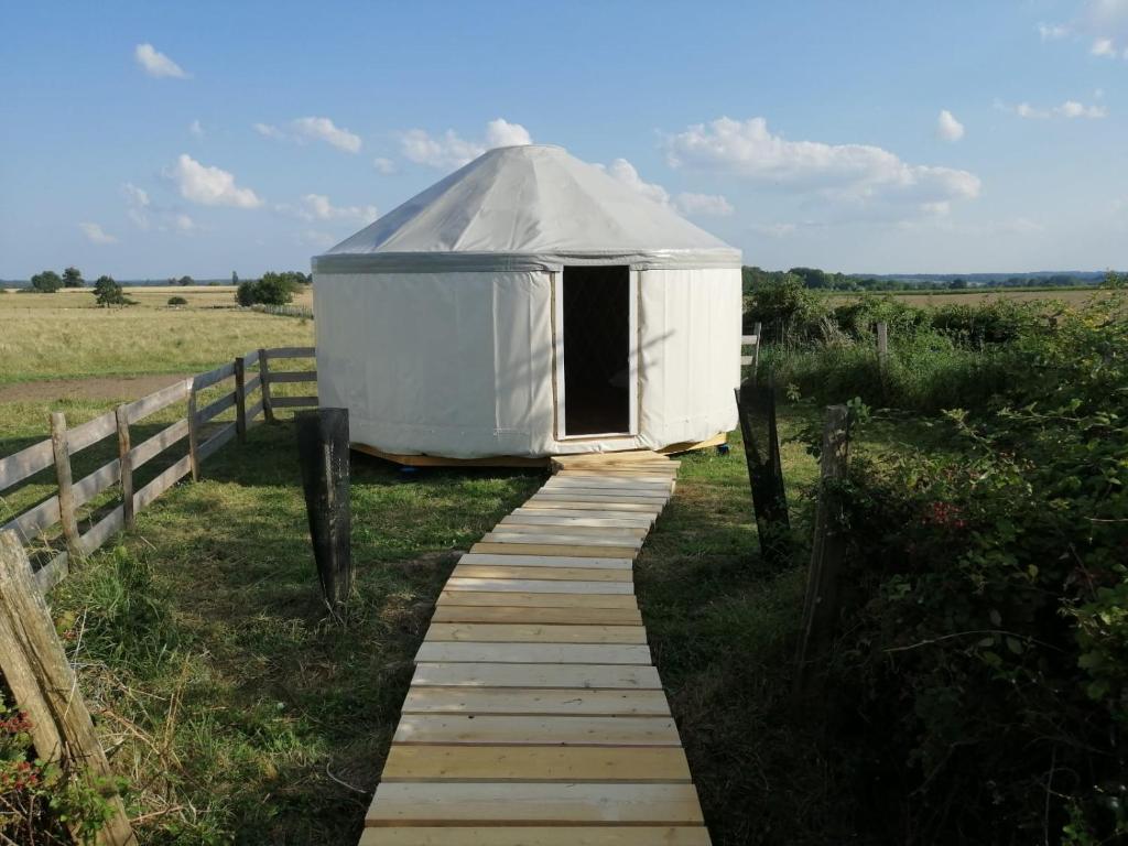 Tente de luxe FERME DU CAROIRE 10 Champ d'Œufs 36290 Azay-le-Ferron