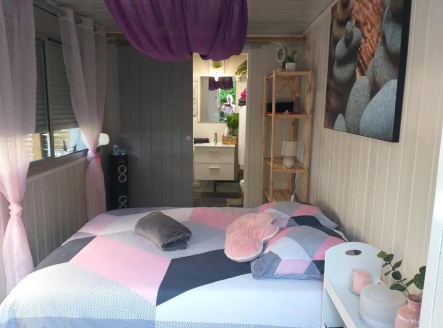 Hébergement insolite avec Bungalow tout confort, bulle atypique et spa Rue Du Bourg, 47200 Montpouillan