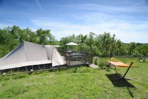 Ingerichte tenten Domaine les Gonies