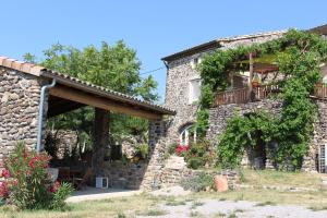 Tente de luxe L'Attrape Rêve Insolite Quartier le Bouchet 1263 Route des Cassès 07210 Saint-Vincent-de-Barrès Rhône-Alpes