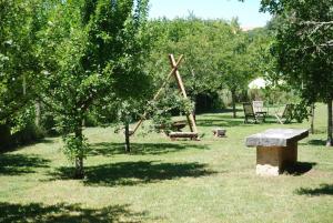 Tente de luxe La Cabane Du Verger La Pierre Saint Antoine Chemin de Champfroid 21580 Salives Bourgogne