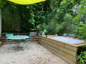 Tente de luxe Le Roulotte dans la forêt 670 chemin de la barre 13400 Aubagne Provence-Alpes-Côte d\'Azur