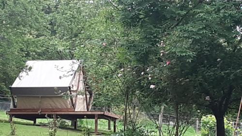 LODGE EXTERIEUR 2 PERSONNES (possibilité toile de tente en plus pour efants avec futon)