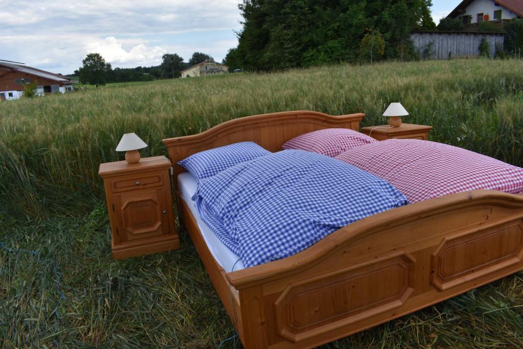 Open air, Bett im Kornfeld 18 Windachstraße, 86923 Finning