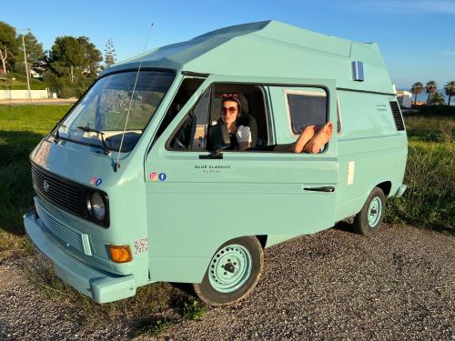 Rent a BlueClassics 's campervan vw T3 in Algarve au Portugal,