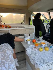 Rent a BlueClassics 's campervan vw T3 in Algarve au Portugal,