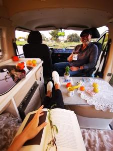 Rent a BlueClassics 's campervan vw T3 in Algarve au Portugal,