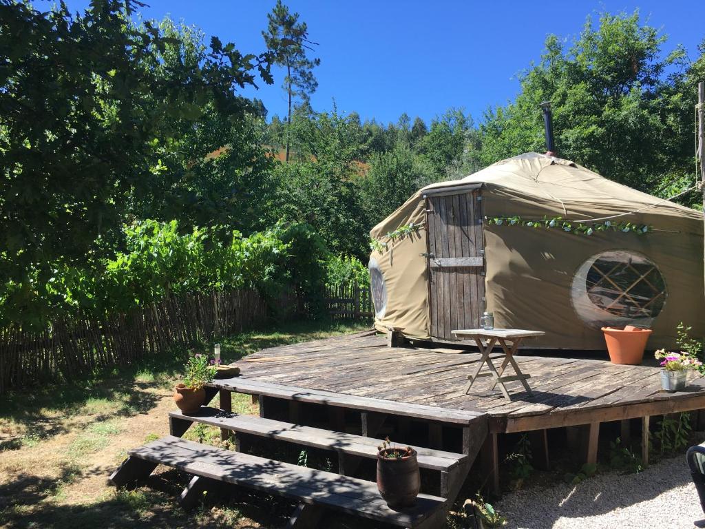 Tente de luxe Star Gazing Luxury Yurt with RIVER VIEWS, off grid eco living Rua Assentada do Monet de Areia Vale 3270-157 Vale do Barco