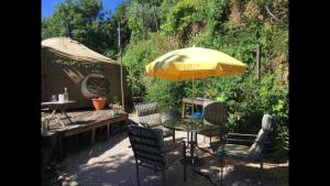 Star Gazing Luxury Yurt with RIVER VIEWS, off grid eco living