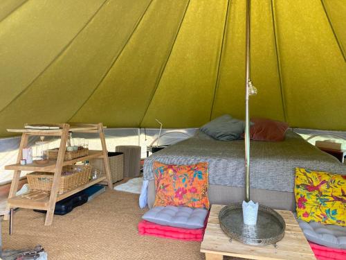 Tente bivouac & Spa privé avec poêle à bois