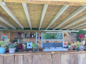 Tente bivouac & Spa privé avec poêle à bois
