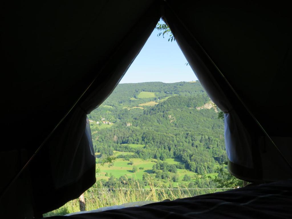 Tente de luxe Tente confort en zone naturelle et moyenne montagne Balet 15800 Thiézac