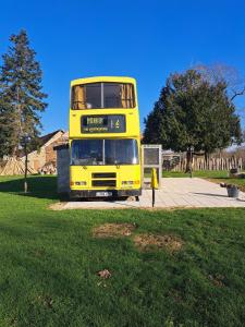 Tente de luxe The Big Yellow Bus La Messile 36140 Montchevrier Région Centre