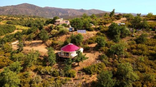 Yourte contemporaine avec magnifique vue sur les montagnes