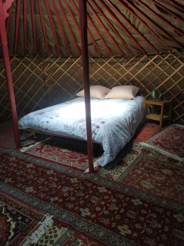 Yourte rustique en permaculture