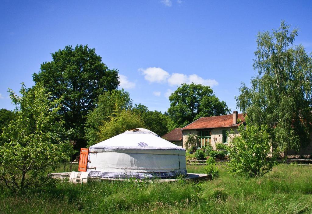 Tente de luxe Yourtes de Vassivière Champseau 87470 Peyrat-le-Château