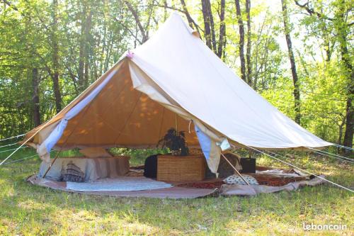 Tente tipi aux Gorges de l'Aveyron Penne france