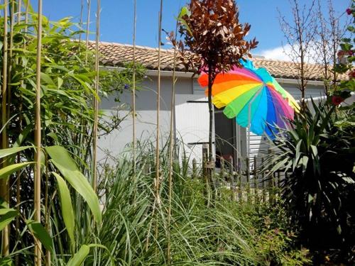 Terrasse arborée La Rochelle Aytré pour cet appartement-maison Aytré france