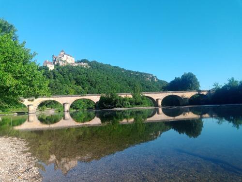 Maison de vacances TERRE d'HISTOIRE - Baignade, canoë, piste cyclable à proximité Le Tournepique Castelnaud-la-Chapelle