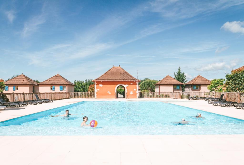 Village vacances Terres de France - Domaine de Claire Rive Balat Grand, 46220 Prayssac