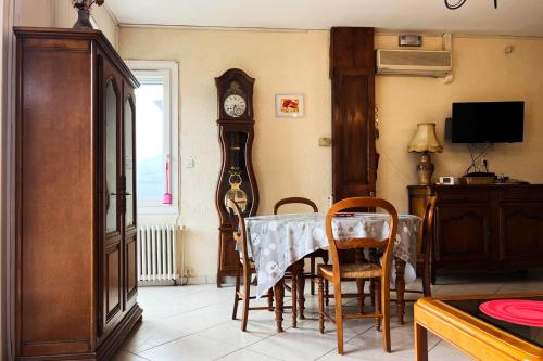 Maison de vacances The 70's in Saint Nazaire Les Eymes #EM 49 Chemin Grenier Les Eymes