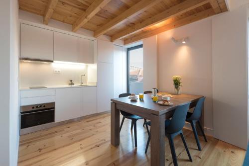 Appartement The Blue Parrot 67 Rua de Coelho Neto 3º C Porto